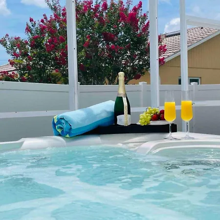 Endless Summer Retreat Jacuzzi 3Kingbed Airhockey